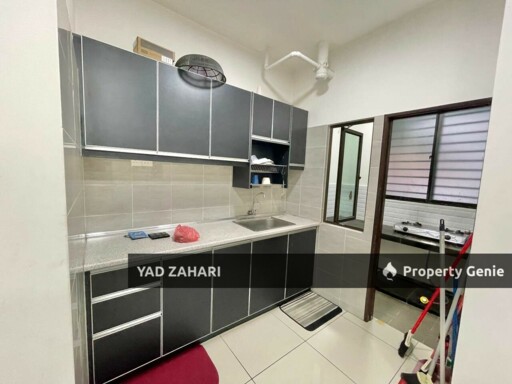 Residensi Zamrud, Kajang | RM330K - Corner Unit, Semi Furnished, Freehold and Facing Pool