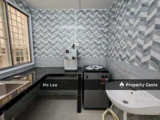Male Room 2 RM600 @ 1st Floor Shop Apt-Sek 7-Shah Alam-near UITM-Ready Now