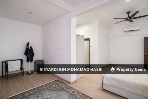 "Fully Renovated - Walking Distance to Surau Jumaat Ar-Raudhah" Double Storey Semi Detached House Taman Impian Makmur, Saujana Impian, Kajang.