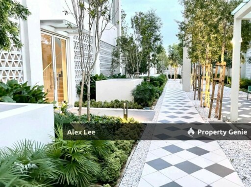BIG size 1055 sqft with 3 bedrooms unit Opposite Velocity Mall to Sell Below Market Price with carpark