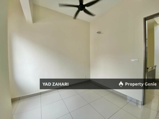 The Strata, Bangi | Townhouse 3 Bedrooms | RM550K - Brand New Unit and Semi Furnished