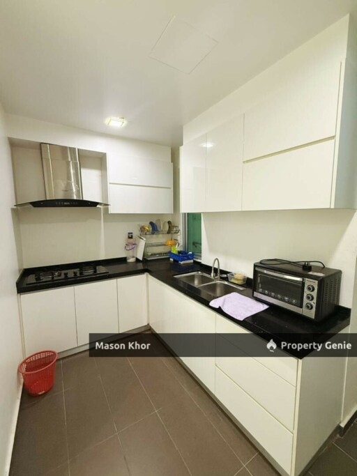 THE GOLDEN TRIANGLE CONDO 1165sf 2CP FULLY RENOVATED RELAU