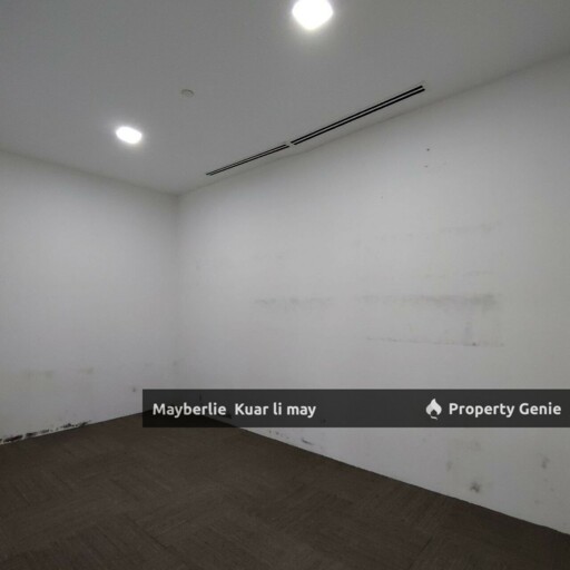 Empire City Tower H Office with Partition 4000sqft