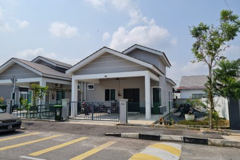 Desa Bayanmas 1.5 Storey Semi-D