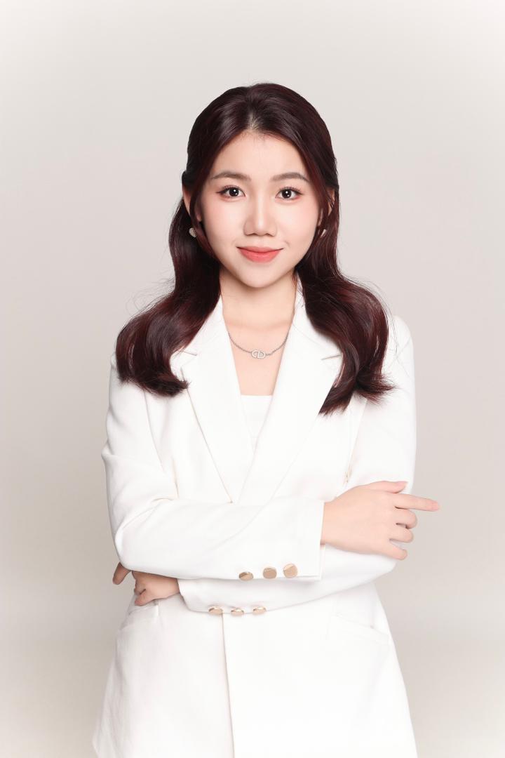 EVELYN CHONG