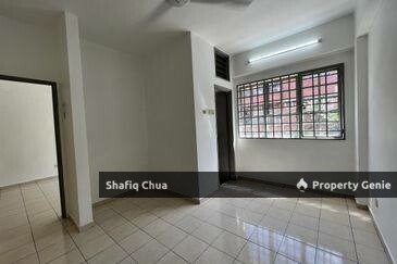 Well Kept Unit Red Ruby Apartment Seri Kembangan For Sale