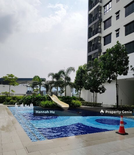 M Luna Service Residence Auction