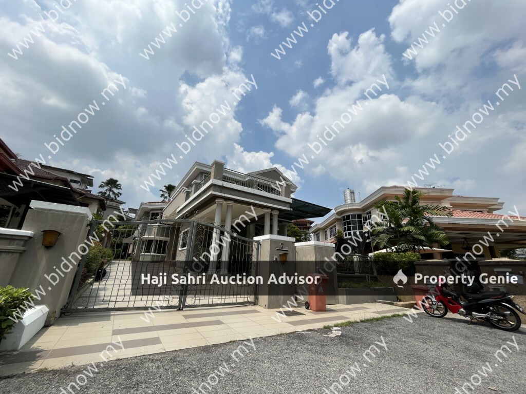 An extended and renovated double storey semi-detached house yang beralamat pos di No. 3, Jalan TR 3/1, Tropicana Golf & Country Resort, 47410, Petaling Jaya, Selangor
