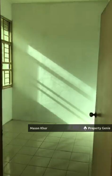 PANGSAPURI KRYSTAL SURIA 750sf BASIC FURNISHEDT BAYAN LEPAS