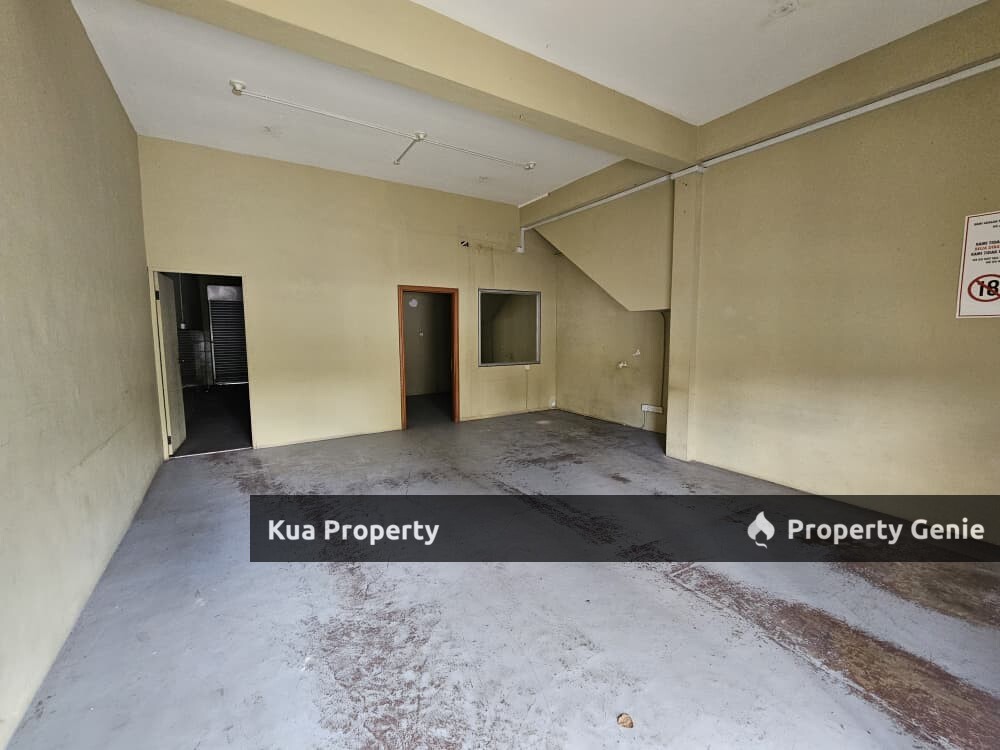 Ground Floor Intermediate Shoplot / Office For Rent! Located at Stutong
