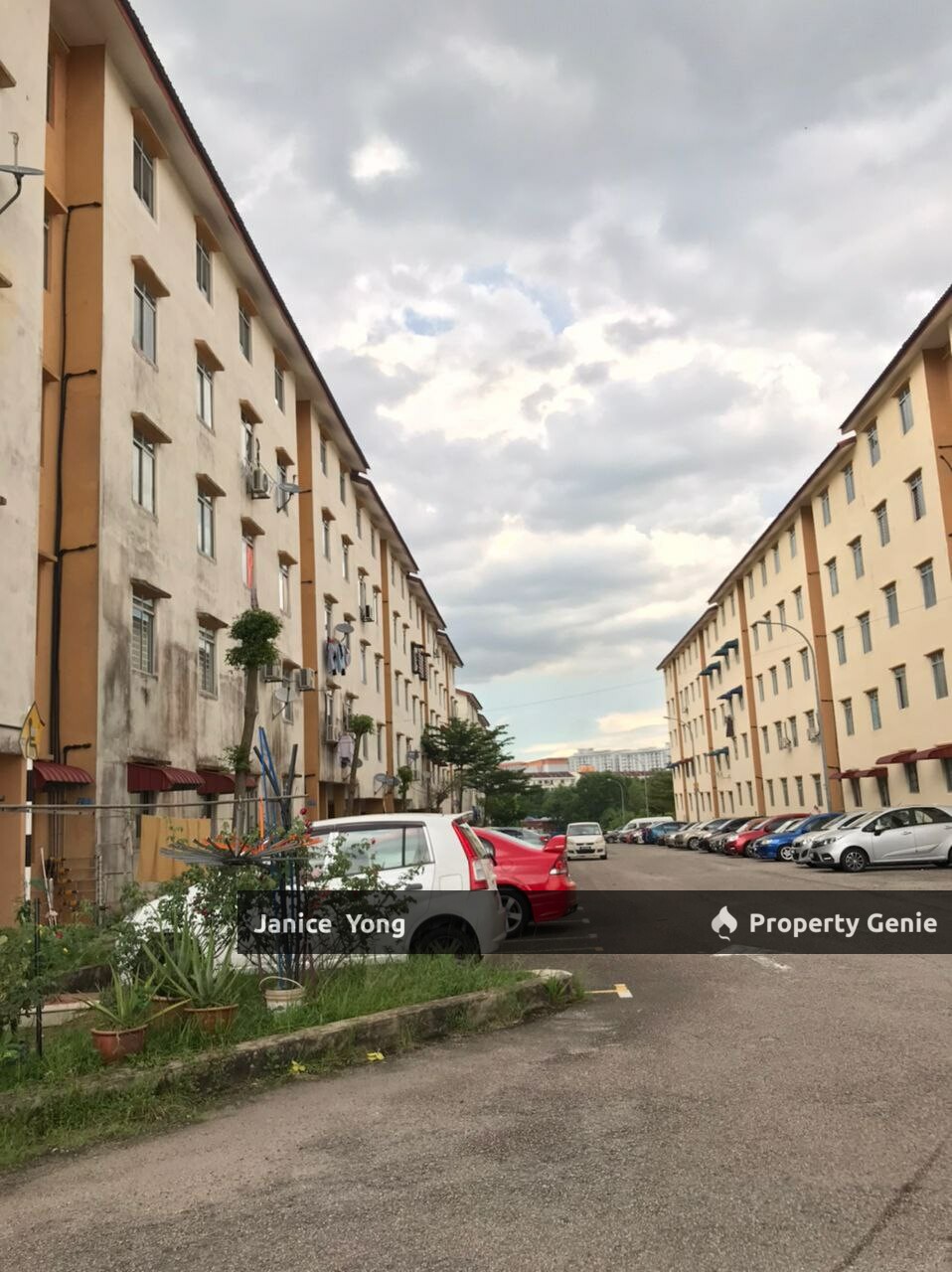 Flat @ Taman Mount Austin