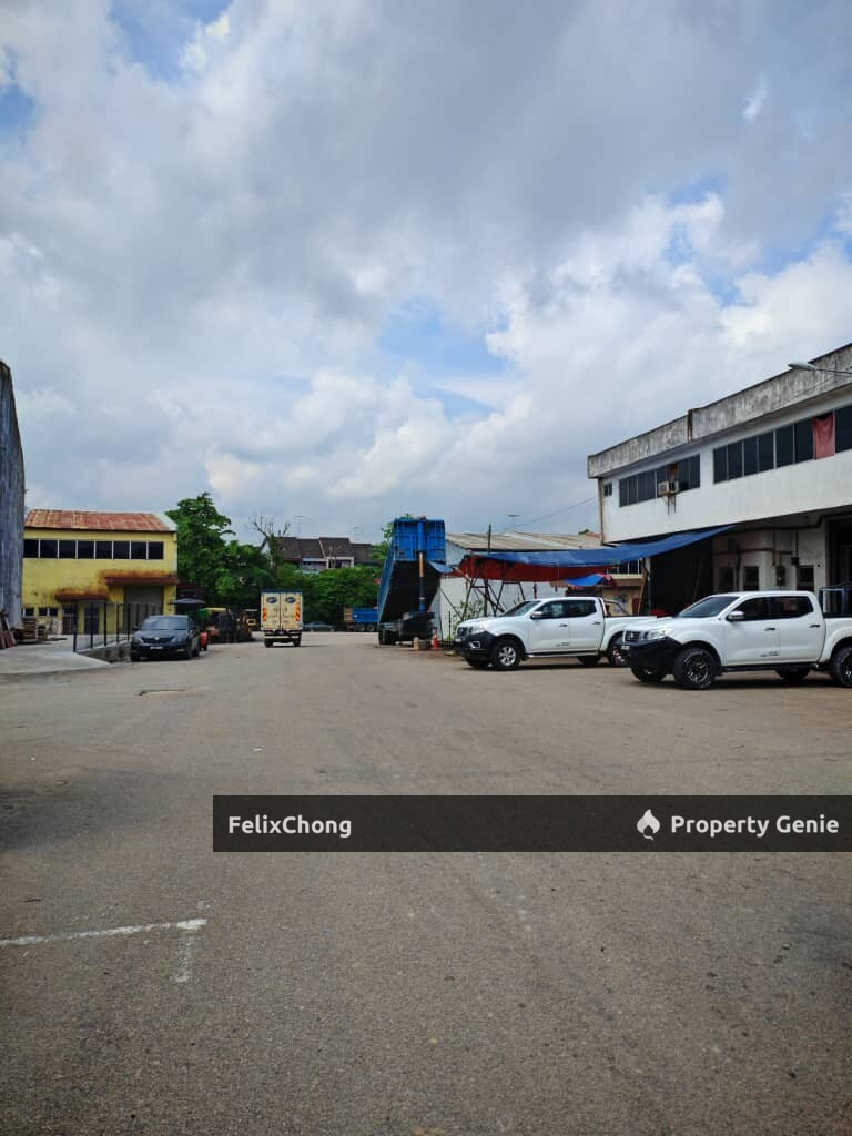 Taman Perindustrian 1.5 Storey Terrace Factory,Jalan Timur,Kulai