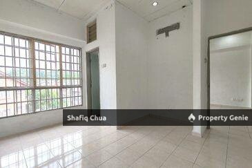 Well Kept Unit Red Ruby Apartment Seri Kembangan For Sale