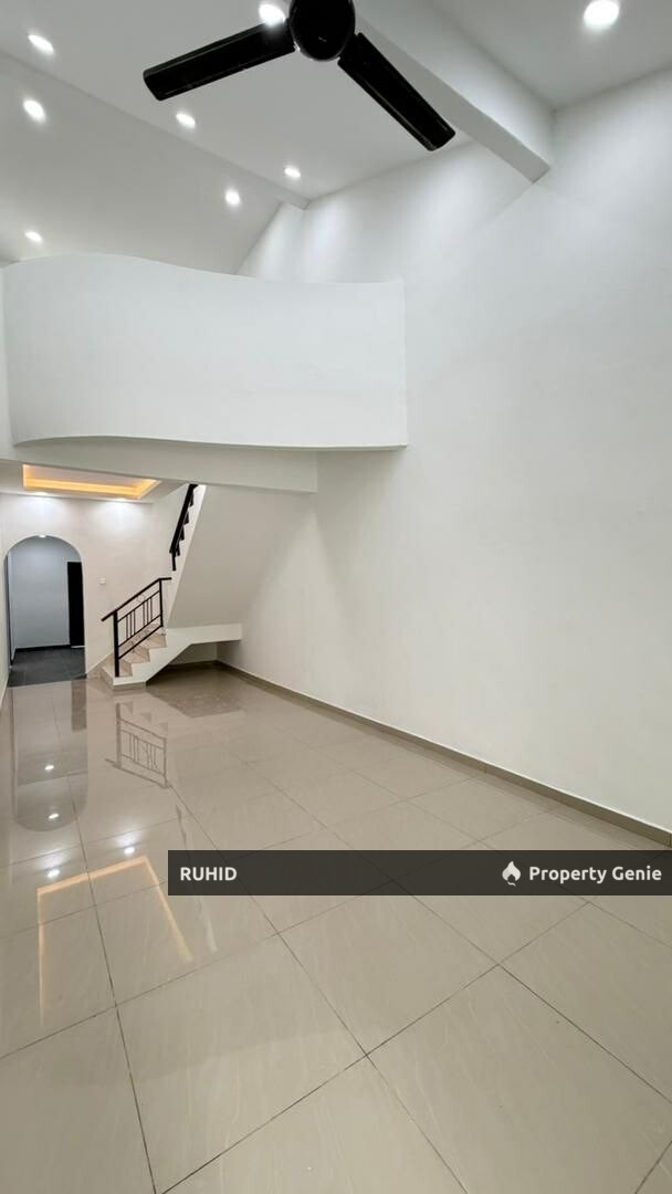 Taman Pulai Utama -(Unblock view) 1.5 STOREY TERRACE HOUSE