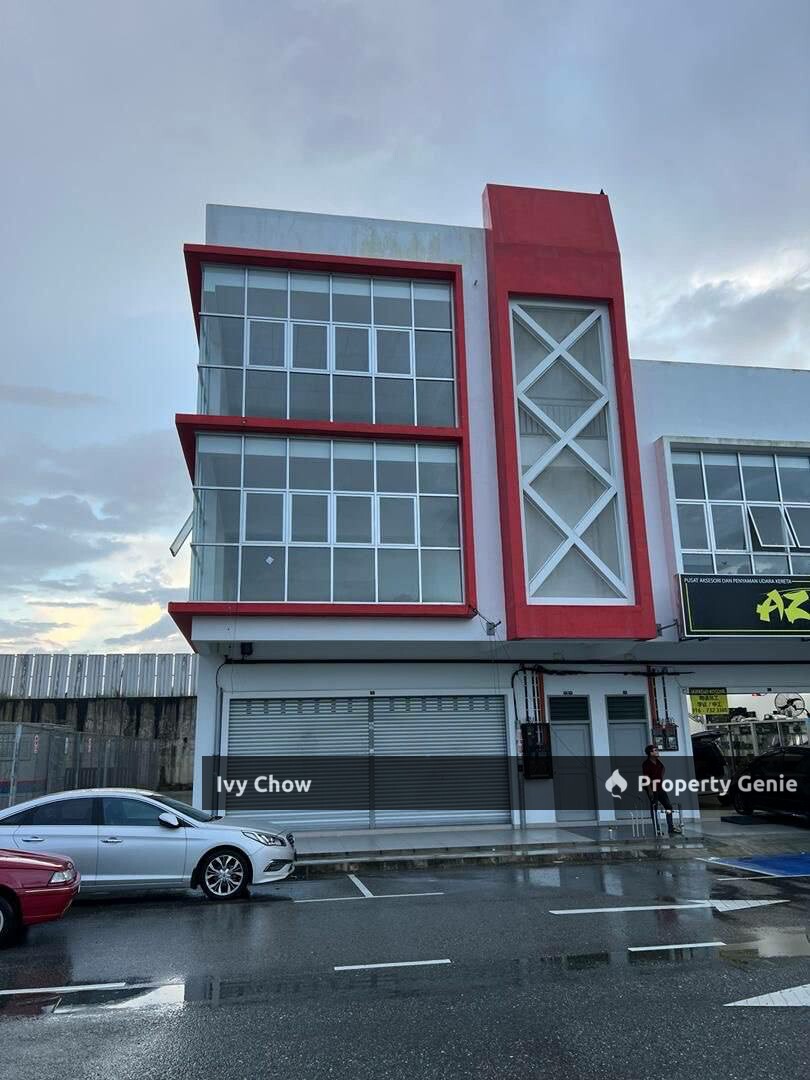 Endlot Bandar Uda Utama Shop Facing main road