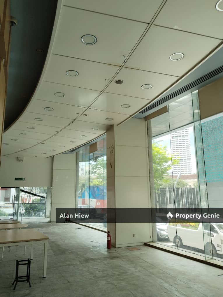 Menara Pacific Place (fka Menara HSBC)