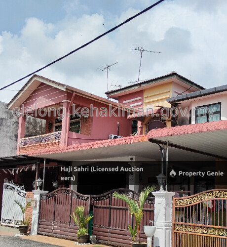 Rumah Teres Dua Tingkat (Unit Tengah) yang beralamat pos di No. 18, Lorong Sena Indah 1, Taman Desa Sena, 13300, Tasek Gelugor, Pulau Pinan