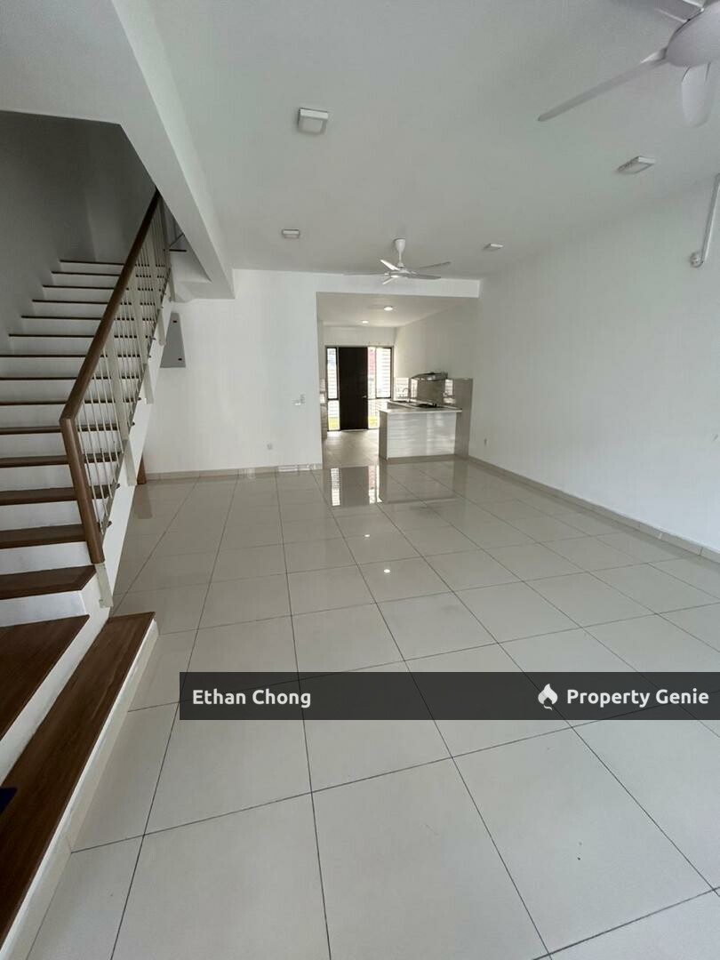 Elmina Valley 2 Partial Furnished Terrace House For sale