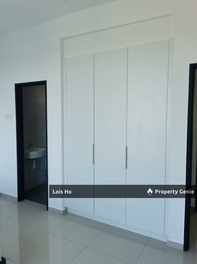 For sale NOVO 8 condominium FREEHOLD Block A 468k