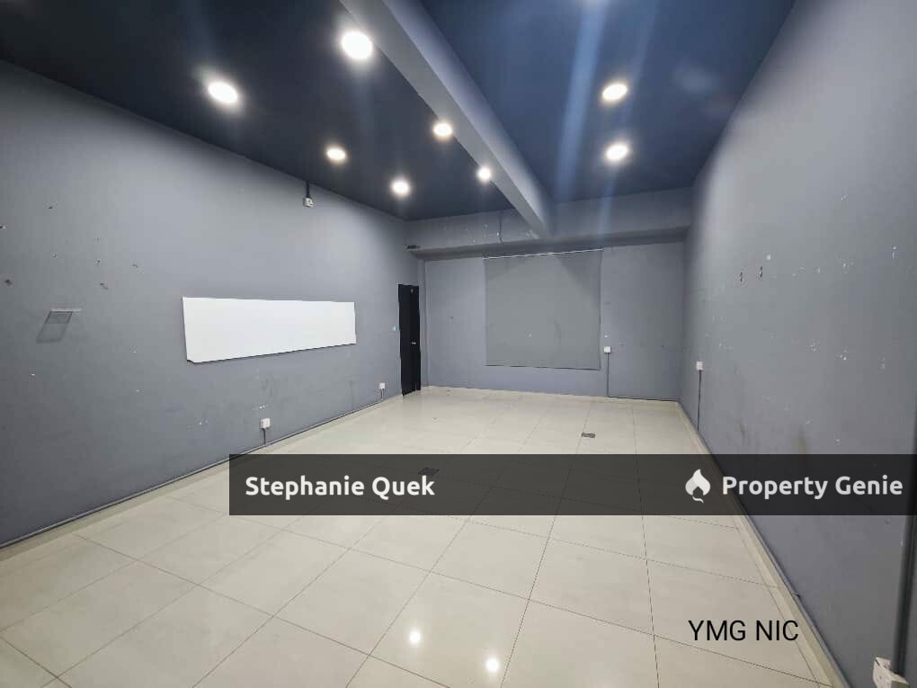 Bukit Tinggi 1 Klang Corner Unit 2nd Floor With Glass Door 3000sf Shop Lot For Rent