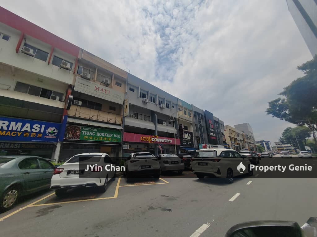 Damansara Uptown Shop Facing Inner Road
