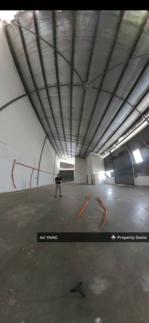 1.5 Storey Semi-D Warehouse / Factory 1层半 半独立工业仓库/工厂