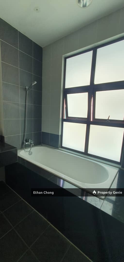 USJ 17 Restree 2 1/2 Storey Semi D House For Rent