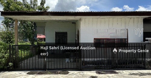 A corner single storey low-cost terrace house yang beralamat pos di No. 20, Lorong Kiambang 3, Taman Kerian, 34200, Parit Buntar, Perak