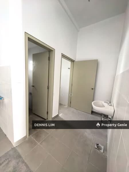 Elmina Temu 2 Shop Lot For Rent