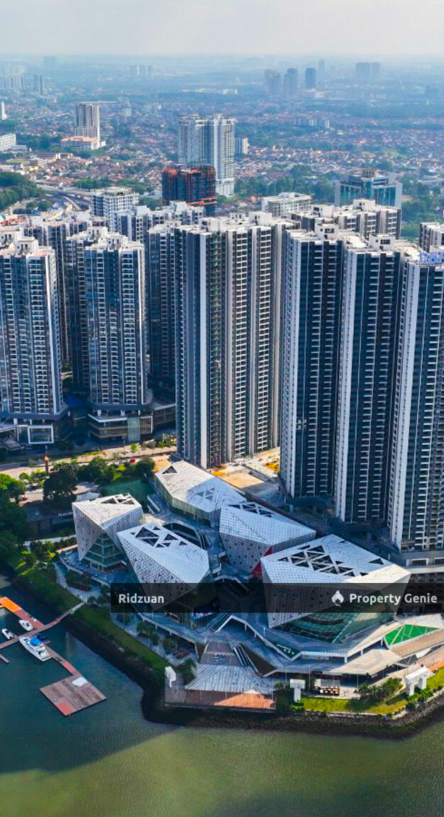 R&F Condo - Direct Link to ICQ and shopping mall facility