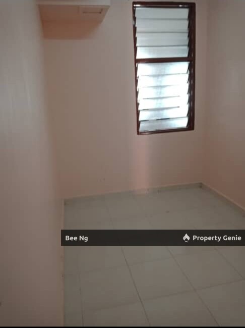 Jalan Cemara / Bandar Putra Kulai / 2 Storey Terrace Medium Cost / Cheapest / Full Loan / Cash Back