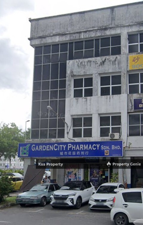 Second Floor Corner Shoplot / Office For Rent! Located at Stutong