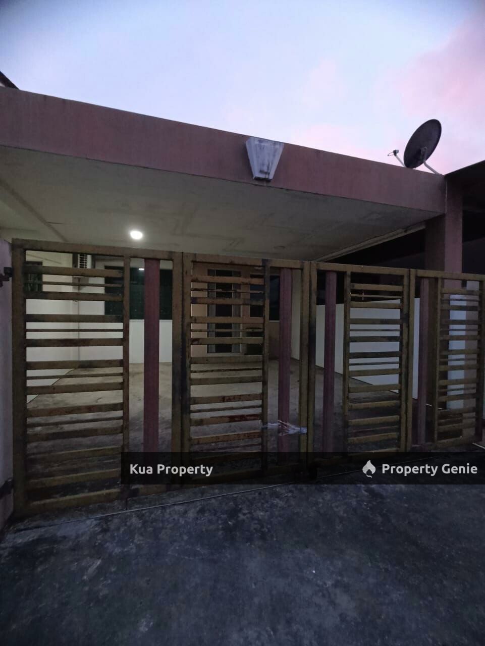 Miri Single Storey Terraced House FOR SALE  Location: Lakeshore Villa, Senadin, Miri