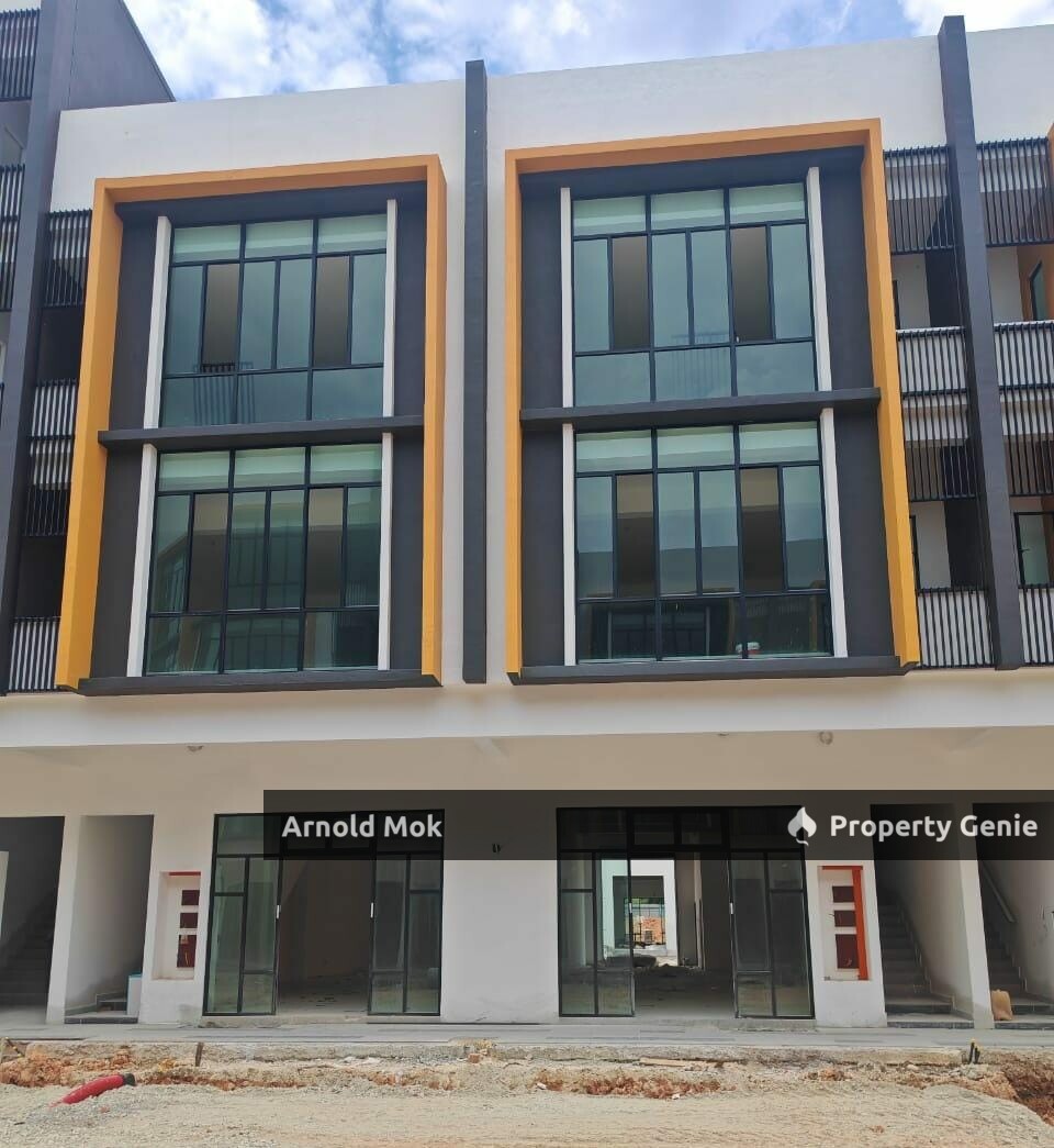 3 storey Shoplot @ Permas Jaya for RENT (Brand New)
