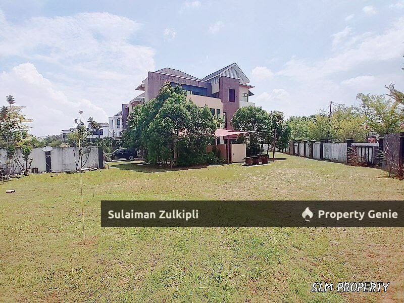 CORNER LOT HUGE LAND BUNGALOW KRISTAL COURT SEKSYEN 7 SHAH ALAM.