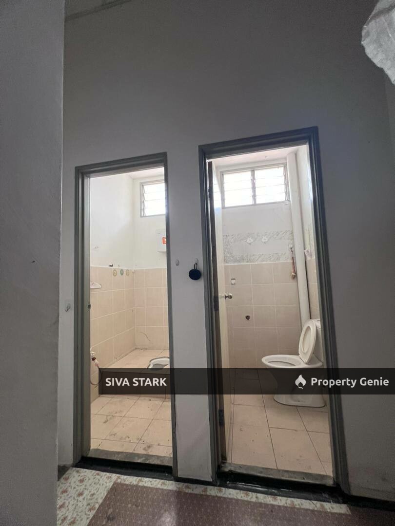 Taman Molek Upper Storey Shoplot