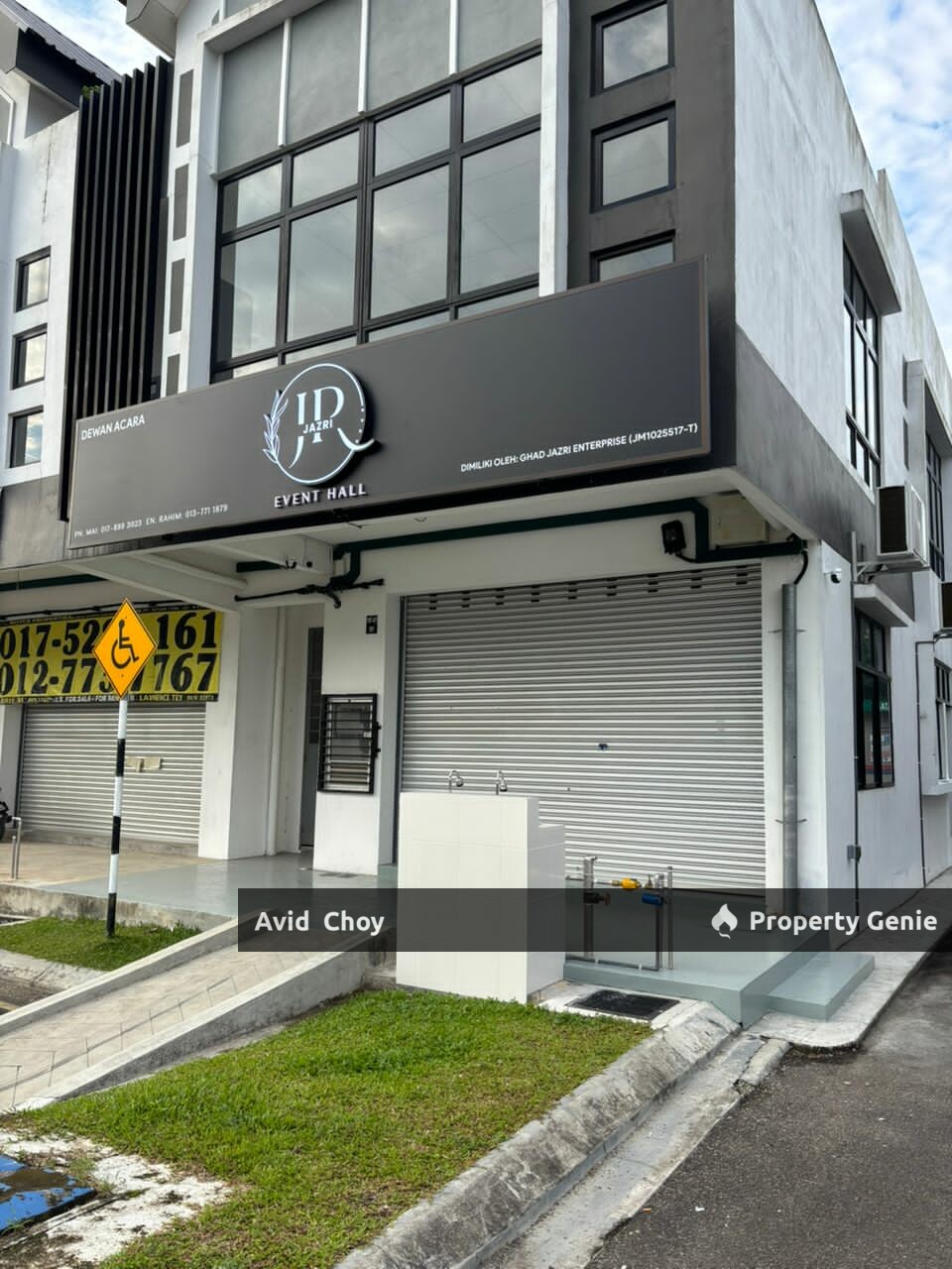 Ixora Park, 2 storey shop endlot (lower price)