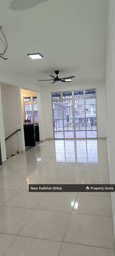End Lot Townhouse Taman Nilai Perdana Upper Unit Full Loan Booking 1k
