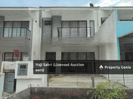 RUMAH TERES DUA TINGKAT yang beralamat pos di NO. 22A, JALAN PERSIARAN ARTISTIK 33/1, BANDAR COUNTRY HOMES, 48000, RAWANG, Selangor.