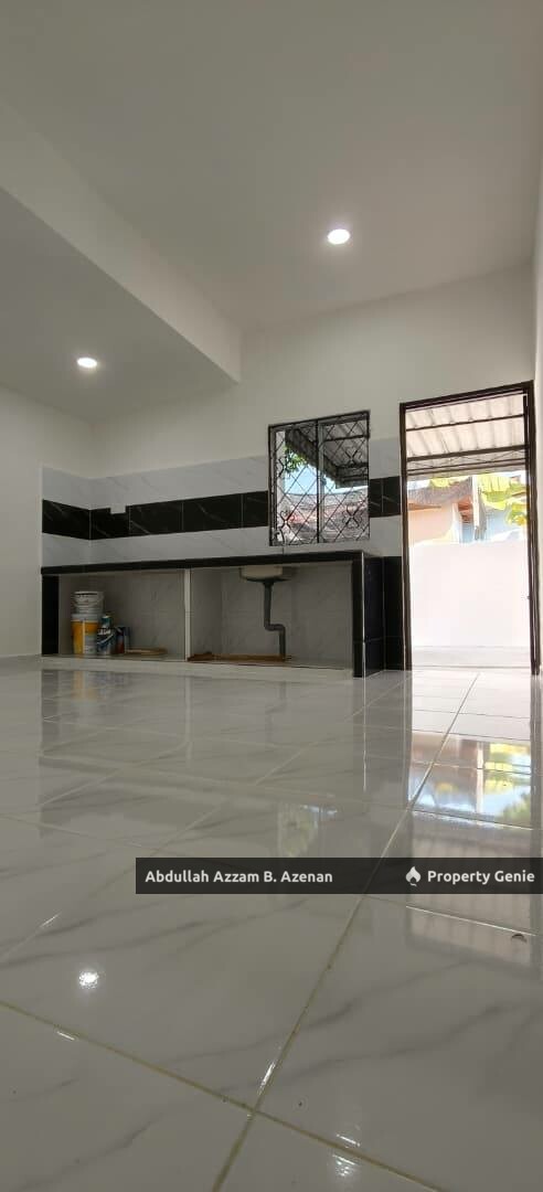 SINGLE STORY SEMI D TAMAN BAYAM LUNAS