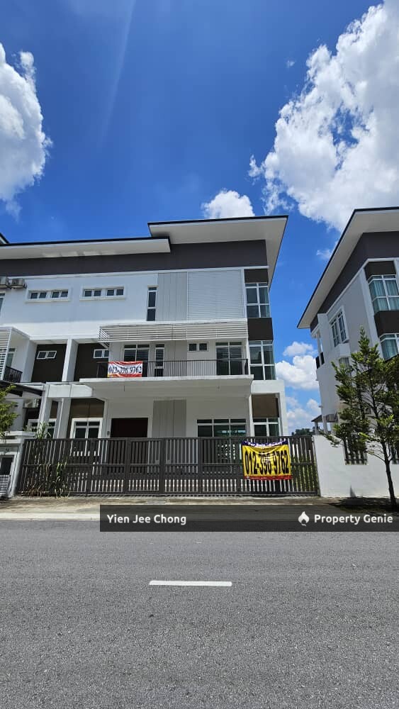 3 Storey Semi D House  For Sale
