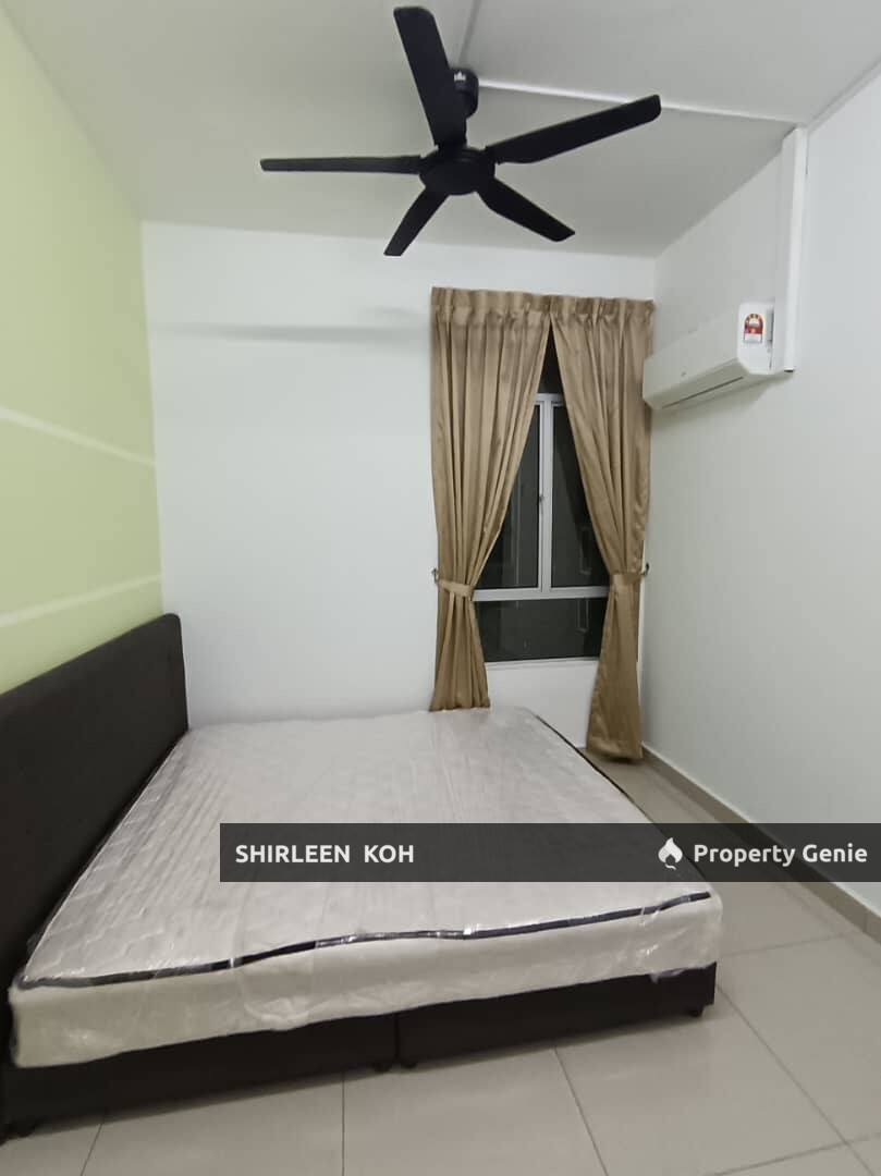 Female room for rent at Suriamas Suites Condominium @ Larkin JB Town