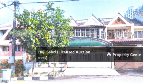 sebuah rumah link dua tingkat (link house) yang beralamat pos di No. 83, Jalan Sri Hartamas 17, Taman Sri Hartamas, 50480, Kuala Lumpur, Wilayah Persekutuan Kuala Lumpur.