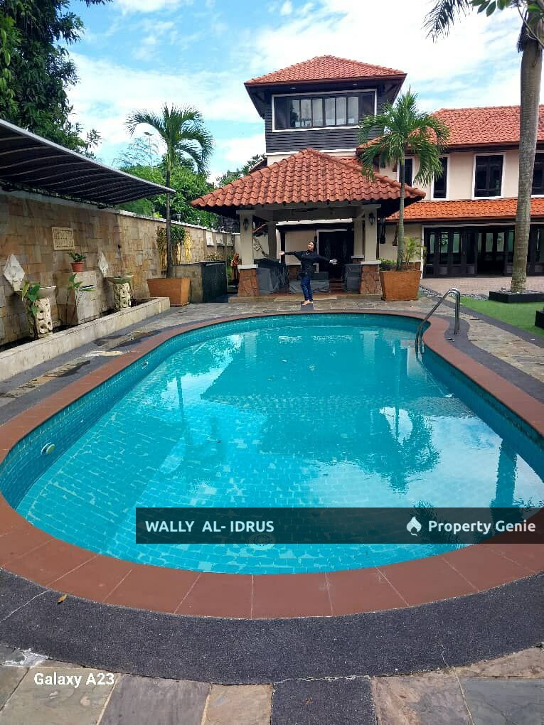 2.5 storey bungalow for sale. Within the vicinity of Taman Tasik Titiwangsa