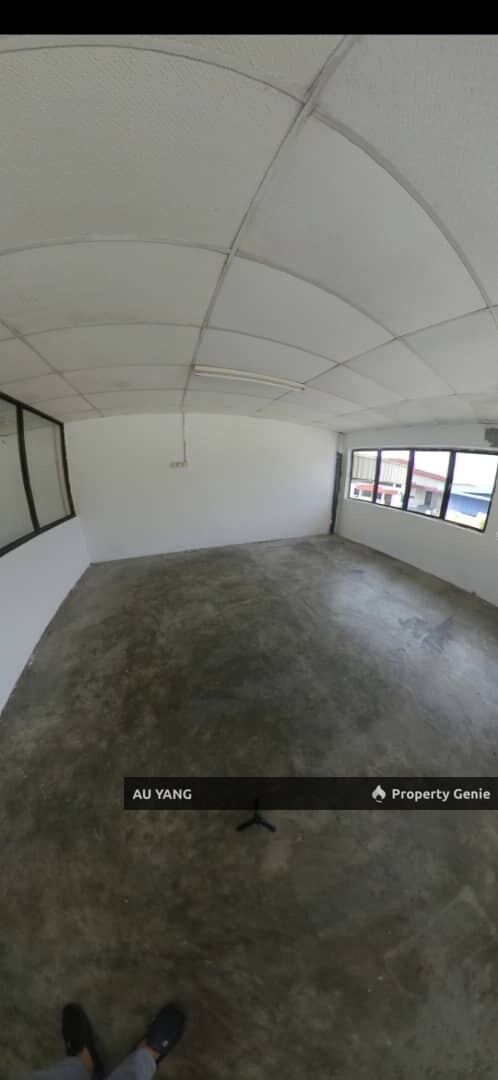 1.5 Storey Semi-D Warehouse / Factory 1层半 半独立工业仓库/工厂