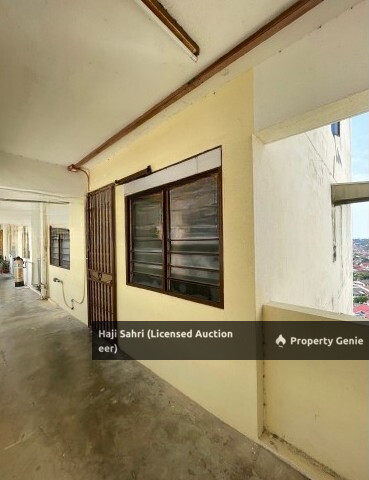 hree (3) bedrooms intermediate corner unit flat yang beralamat pos di No. 3-17-16, Jalan Gangsa, Green Lane Heights - Blok C, 11600, Jelutong, Pulau Pinang.