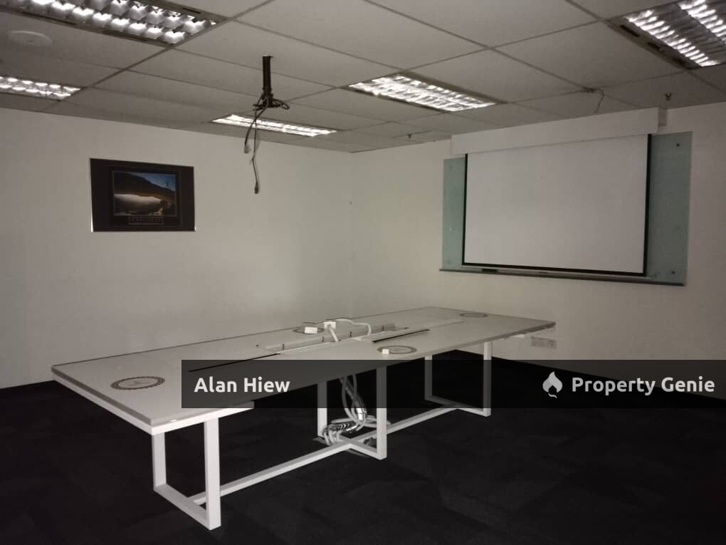 Menara Pacific Place (fka Menara HSBC)