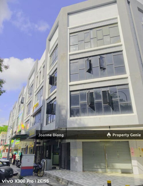Taman Sri Muda Ground Floor Corner Shop