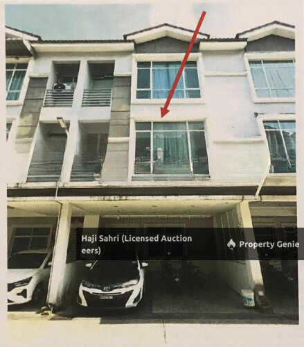 SEBUAH RUMAH BANDARAN TIGA TINGKAT DALAM SKIM PERUMAHAN BERPAGAR DAN BERKAWAL. yang beralamat pos di NO 51-F, TINGKAT PAYA TERUBONG 4, TAMAN SURIA VISTA, 11060, AYER ITAM, Pulau Pinang.