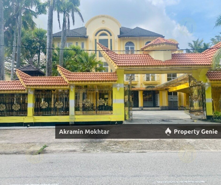 FREEHOLD & FACING OPEN | COUNTRY HEIGHTS 3 STOREY LUXURY BUNGALOW